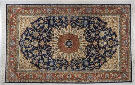 Tappeto cm. 180x280.