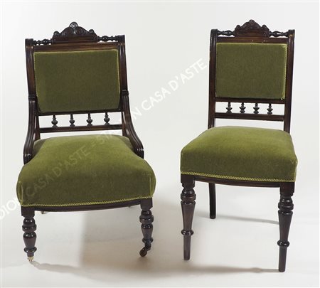 Lotto composto da poltroncina e sedia in legno.