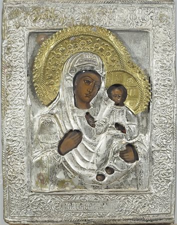 Icona dipinta su tavola raffigurante Madonna con bambino, riza in argento....