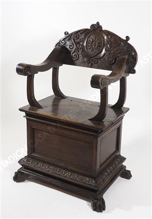 Trono in legno riccamente scolpito. XVIII secolo.