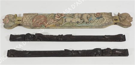 Lotto di 3 fregi in legno scolpito di carretto siciliano.