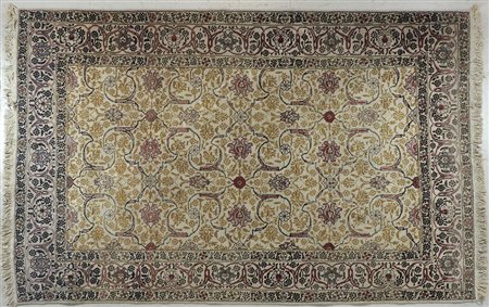 Tappeto chiaro cm. 200x295.