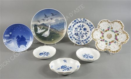 Lotto di vari piattini in porcellana policroma tra cui Meissen e Royal...