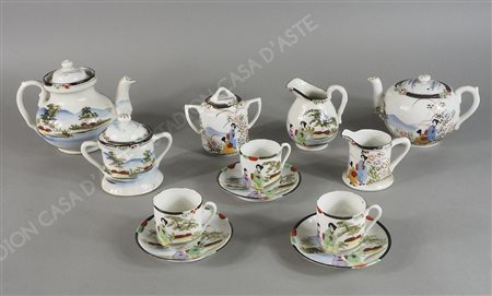 Servizio da caffè in porcellana policroma decorati a motivi orientali...