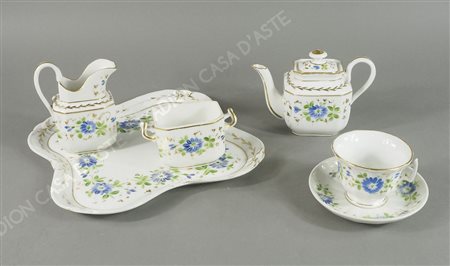 Servizio "singolo" in porcellana con decori floreali, composto da 6 pezzi.