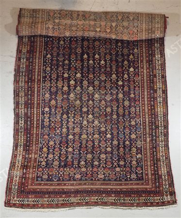 Lungo tappeto persiano. II metà XIX secolo. cm. 180x465.