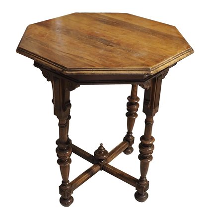 Tavolo in legno con piano ottagonale. cm. 77x67x67.