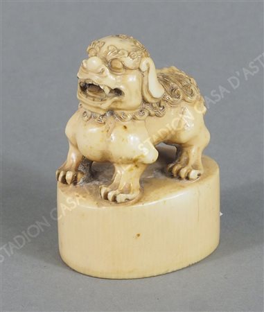 Sigillo orientale in avorio scolpito a forma di cane di Pho.