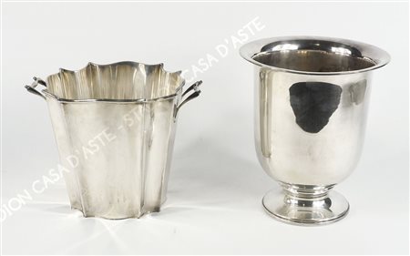 Lotto di 2 portaghiaccio in argento. gr. 1450.