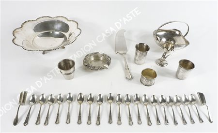 Lotto di vari oggetti in argento.gr. 970.