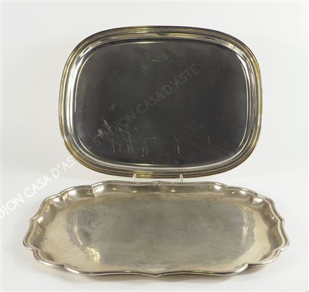 Lotto in argento composto da 2 vassoi. Max cm. 37x45. gr. 2870.