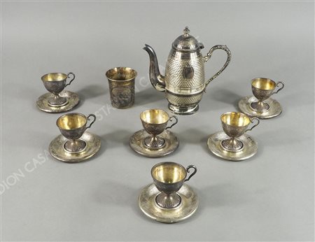 Lotto di vari oggetti in argento tra cui portauovo. gr. tot 870.