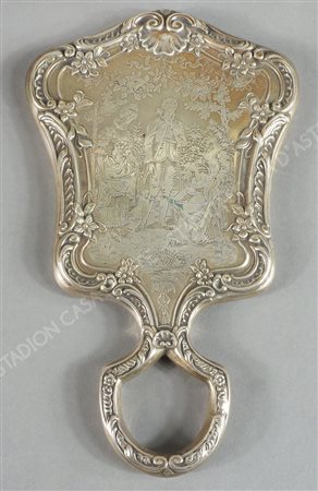 Gorham: specchietto sagomato in argento slbalzato, al centro incisa una scena...