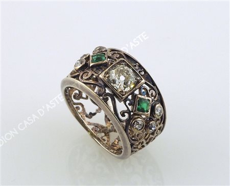 Anello in oro bianco lavorazione manuale a traforo con diamante centrale...