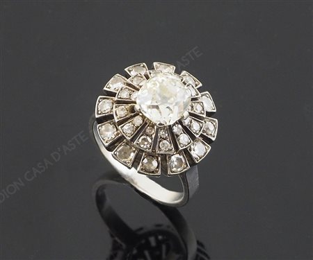 Anello in oro bianco con diamante taglio vecchio puro di 1,10 ct circa...