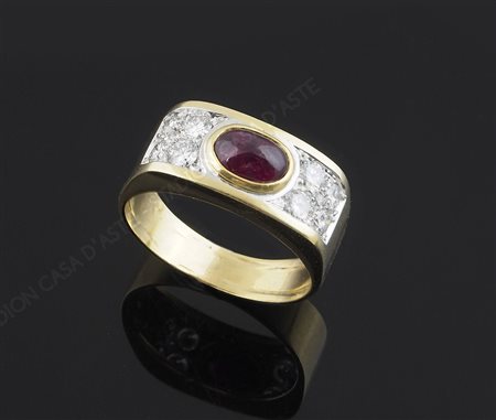 Anello da uomo in oro giallo con rubino centrale per 1,70 ct e pavè di...