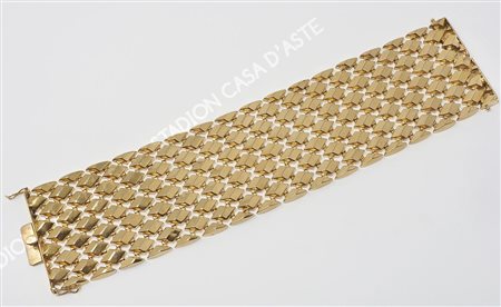 Bracciale a fascia larga in oro giallo, gr 83. Con scatola Iviani Trieste.