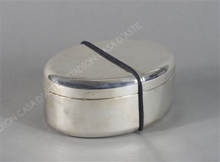 Pomellato: scatola ovale in argento entro custodia originale. cm. 11,5x16....