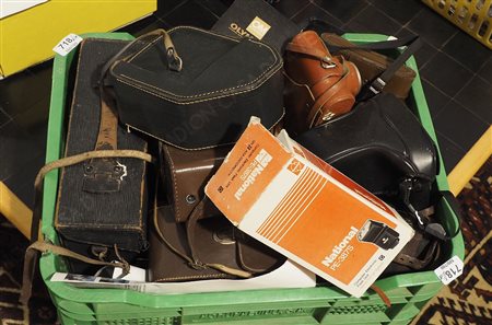 Lotto di 10 macchine fotografiche.