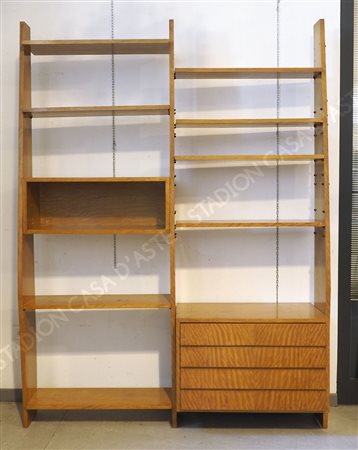 Libreria in legno con ante, cassetti e mensole. Anni '60. cm. 223x163x45.