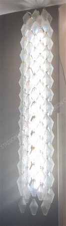 Salviati: lunga applique in vetro di Murano a 2 colori di forma romboidale,...