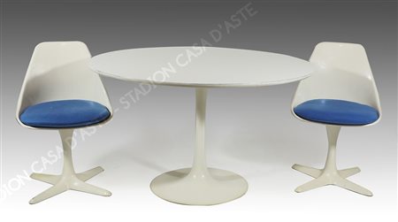 Arkana: tavolo rotondo e 4 sedie modello 113. Disegno di M. Burke, anni '60....