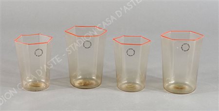 Venini: serie di 12 bicchieri in vetro trasparente con bordo rosso a sezione...