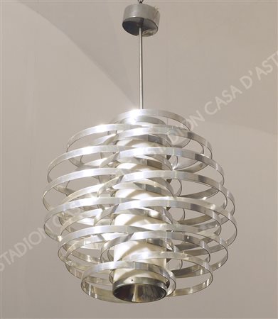 Lampadario in metallo cromato composto da anelli, Disegno di G. Sciolari, con...