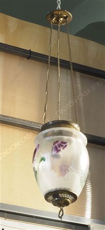 Lampada a sospensione in vetro dipinto a motivi floreali. Epoca Liberty. H....