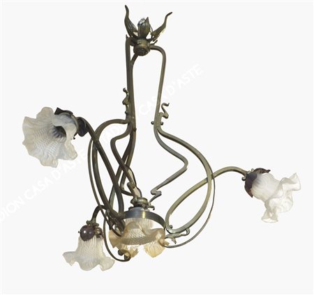 Lampada a sospensione in ottone dorato decorata a motivi floreali con 4 vetri...