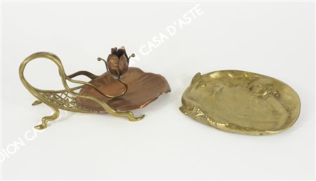 Lotto composto da svuotatasche in bronzo con volto di bambina e centrotavola...