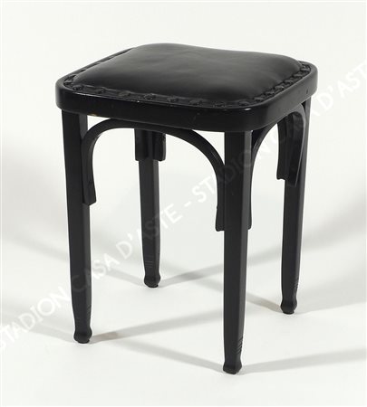 Sgabello in legno scuro con seduta in cuoio. Austria, inizio XX secolo.