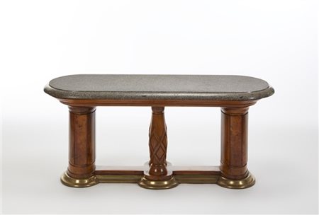 Ulisse Stacchini Tavolo. Milano, 1930. Legno di noce massello con piano in grani