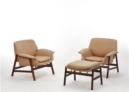 Gianfranco Frattini Coppia di poltrone con poggiapiedi modello "849" e "849/S".