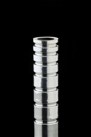 Vaso cilindrico in argento lavorato a scanalature orizzontali. Italia, anni '50