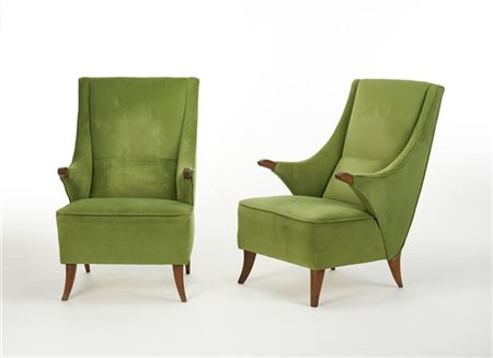 Coppia di poltrone imbottite con struttura in legno massello e rivestimento in