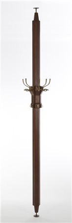 Appendiabiti a colonna su disegno in legno di noce massello e impiallacciato, g