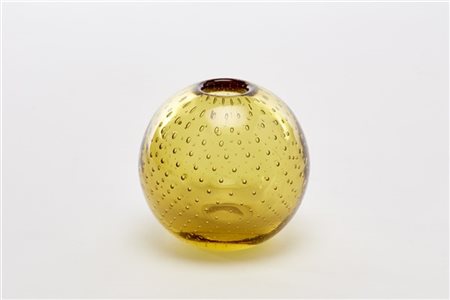 Venini Vasetto in vetro sommerso ambrato, con inclusione di bolle disposte regol