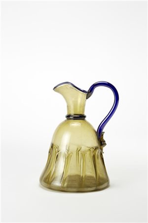Salviati (Attribuito)
Brocca in vetro pagliesco con base costolata, orlo e manic