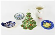 LOTTO DI 5 PEZZI IN CERAMICA due posacenere vecchia Faenza e Vietri, diam. cm...
