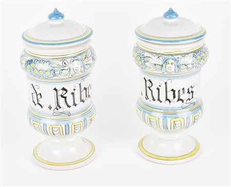 COPPIA DI VASI DA FARMACIA IN MAIOLICA copie dall'antico alt. cm 29,5
