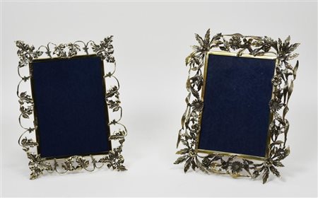 COPPIA DI CORNICI IN ARGENTO 925 decorate a motivi vegetali cm 26x20 e 24,5x19