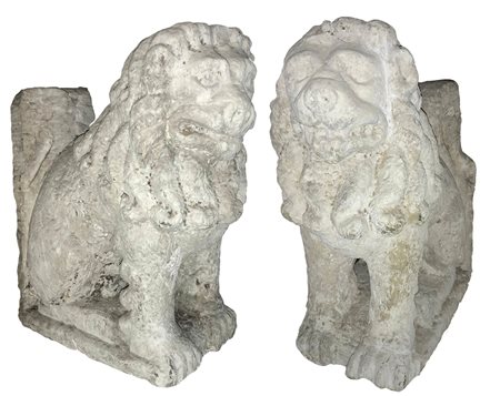 Coppia di leoni in pietra bianca, Sicilia, XII /XIII Secolo. H cm 75,...