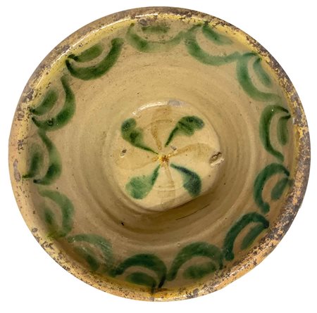 Lemmo in maiolica di Caltagirone, XX Secolo. Diametro cm 25, h cm 10.