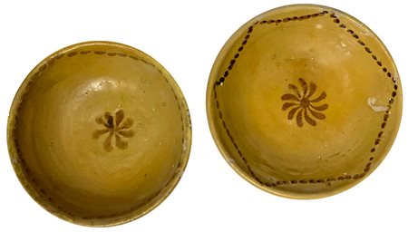 Coppia di fangotti, Caltagirone XIX-XX secolo. Diametro cm 22 (circa).