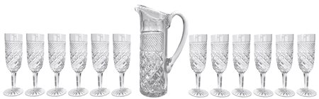 Servizio di 12 calici e 1 caraffa in cristallo. XX Secolo. Bicchieri: h cm...