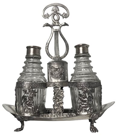 Saliera in argento, Berlino, inizi XIX Secolo. Base ovale poggiante su piedi...