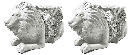 Coppia di portavasi in maiolica bianca. XX secolo. Leoni con frutta. H Cm 31,...