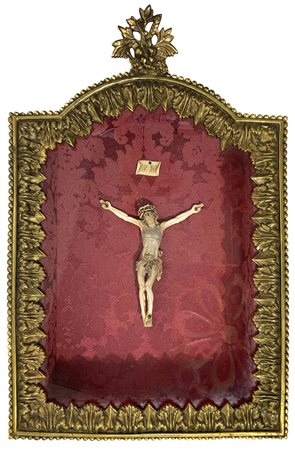 Piccolo Cristo in bacheca in bronzo dorato del XIX Secolo. Cm 37x25,5