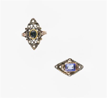 DUE ANELLI IN ARGENTO E ORO uno con montatura bombata in argento e oro giallo...